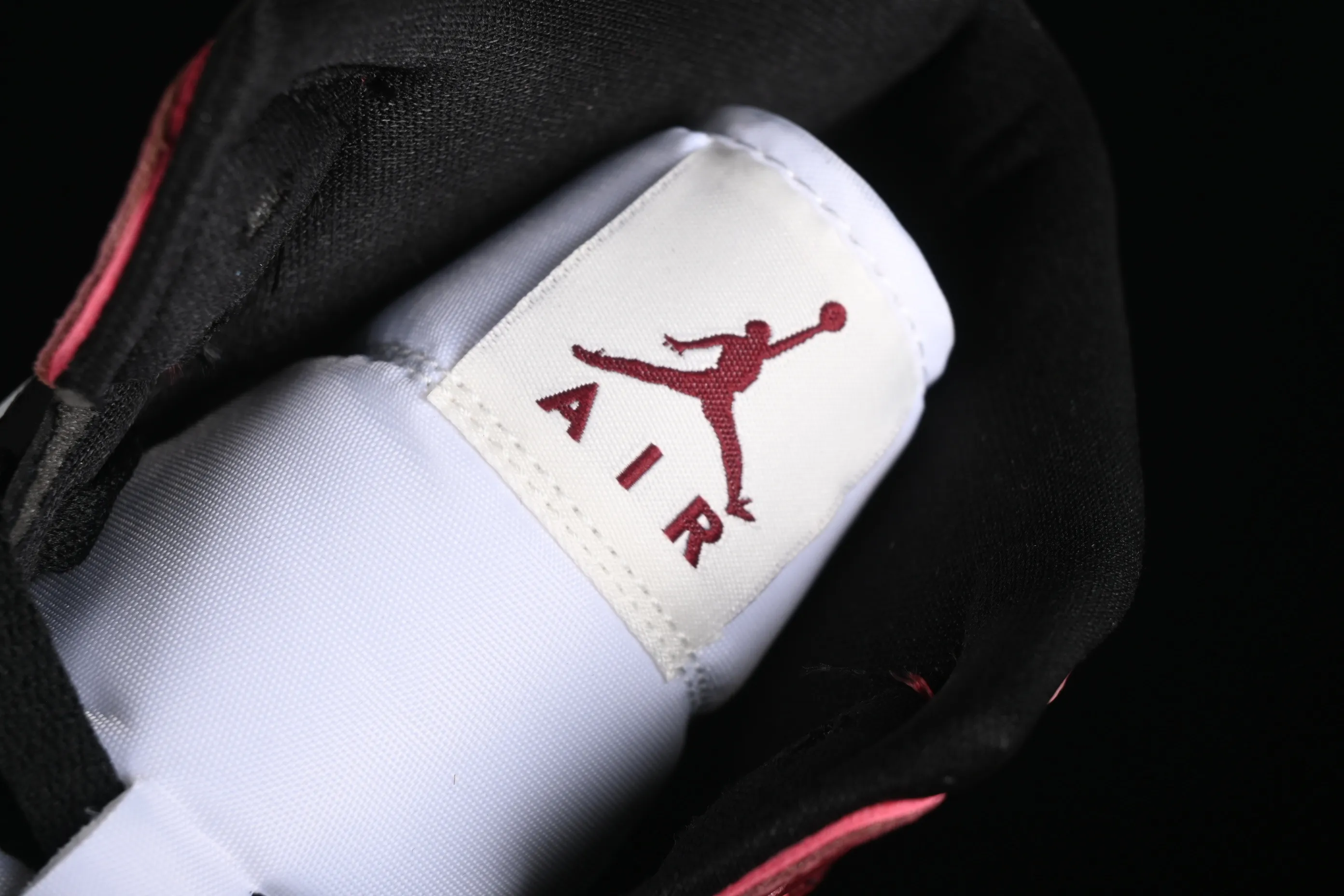 All categories Air Jordan Jordan series basketball shoes Air Jordan 1 Mid Air Jordan 1 Mid AJ1 Joe 1 snake pattern black and red toes Zhongbang basketball shoes FQ7818-101